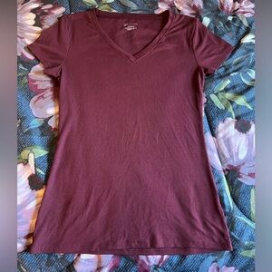 NOBO No Boundaries small maroon v neck. Used but in good condition.